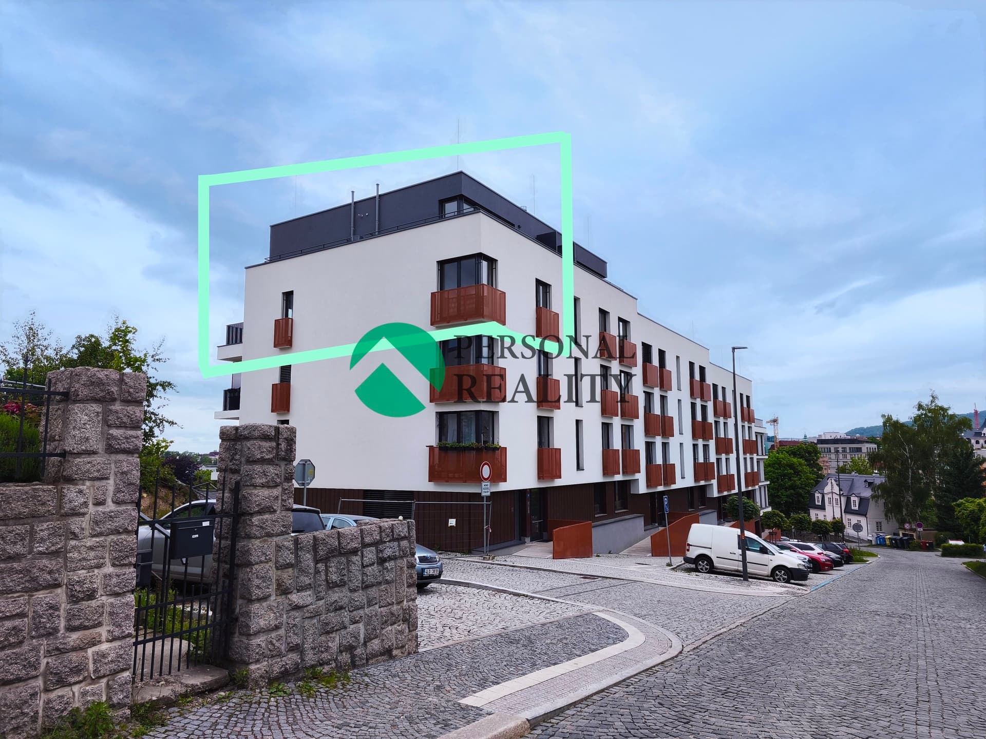 Pronájem mezonetového bytu 5+kk 153 m², 2x terasa, 2x parkovací stání, Liberec - ul. Na Perštýně