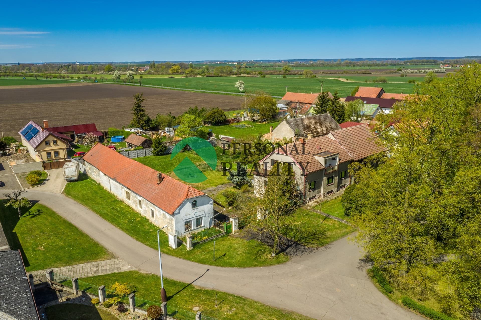 Mimořádná víceúčelová investiční příležitost - areál 2 budovy + 2090 m² pozemku, okres Nymburk