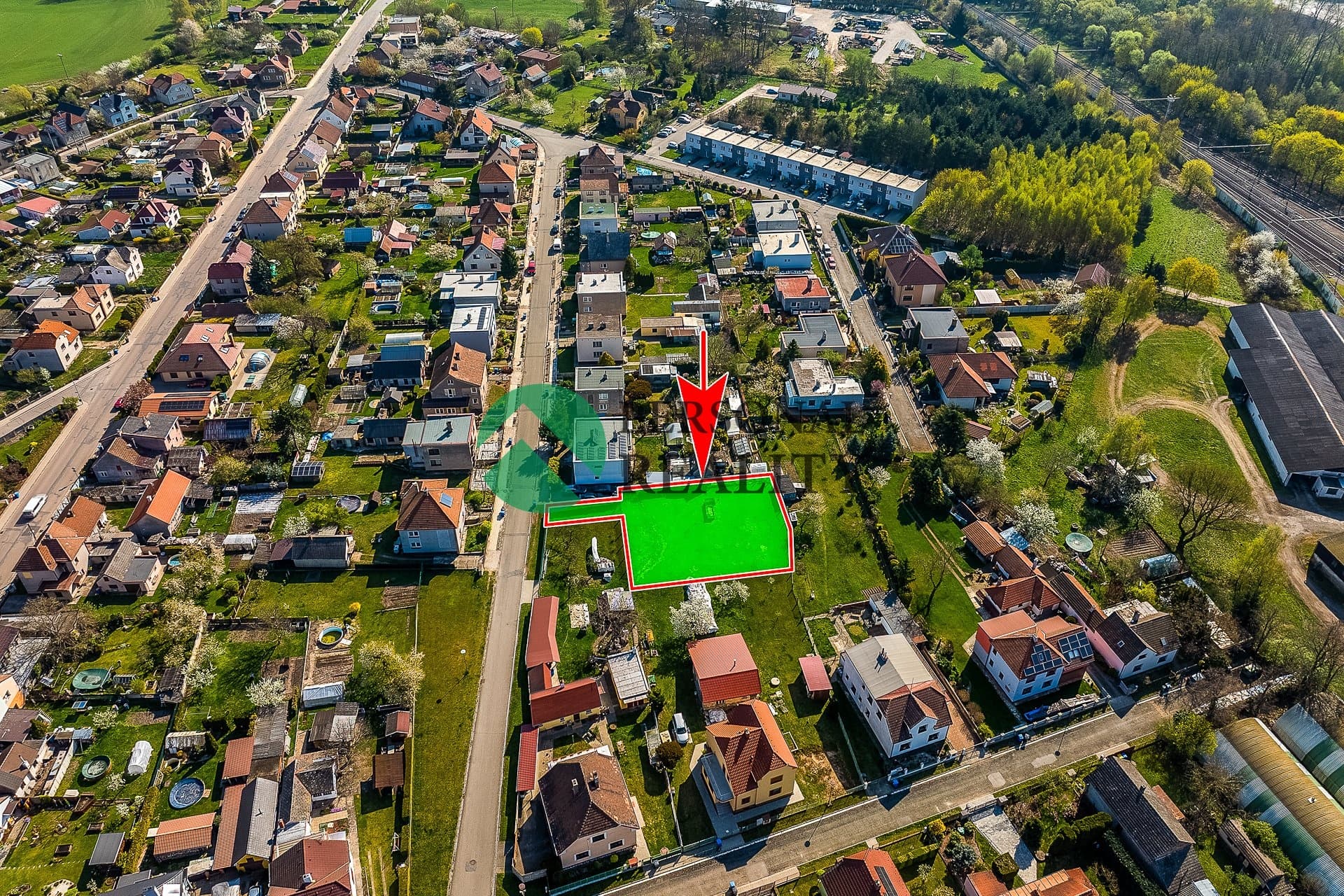 Prodej pozemku 766 m2 pro stavbu rodinného domu, Řečany nad Labem. Klidná lokalita s výbornou dostupností do Pardubic, Kolína, Kutné Hory, Prahy